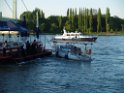 Motor Segelboot mit Motorschaden trieb gegen Alte Liebe bei Koeln Rodenkirchen P157